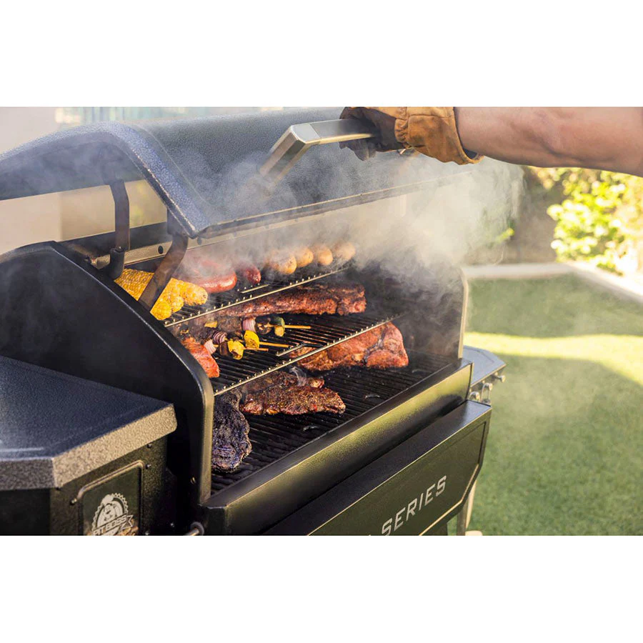Pro Series 3 1600 Wood Pellet Grill - Image 6